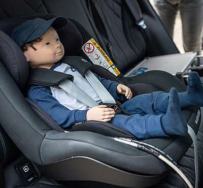 Kindersitz mit Dummy
