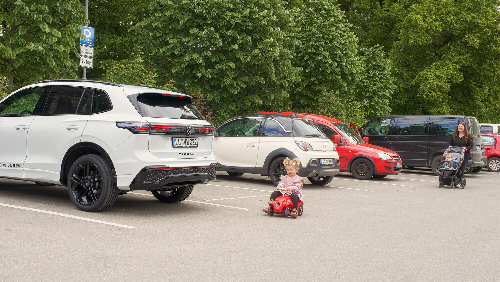 Autos auf einem Parkplatz