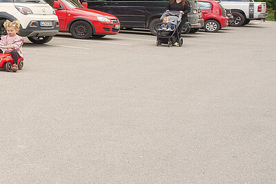 Autos auf einem Parkplatz
