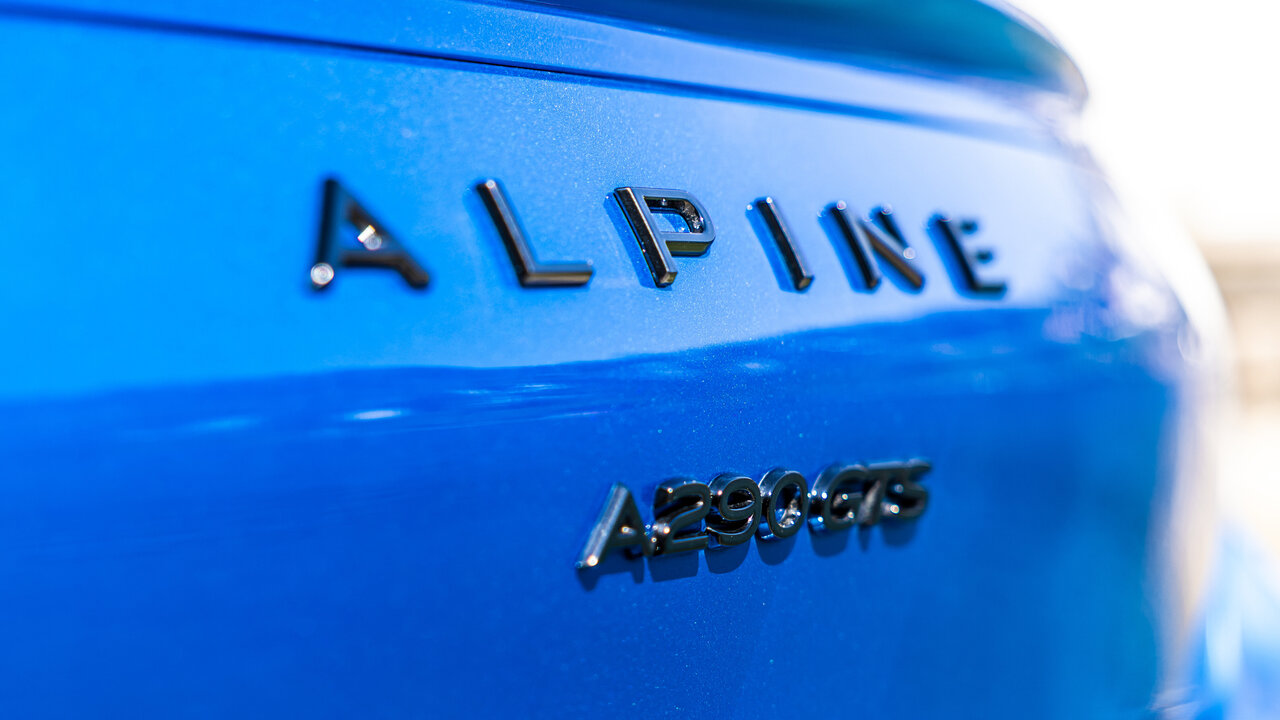 Schriftzug an der Alpine