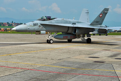 F/A-18 auf der Rollbahn