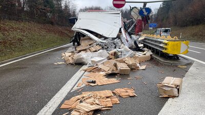 Lastwagen hat Pakete verloren