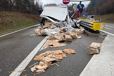 Lastwagen hat Pakete verloren