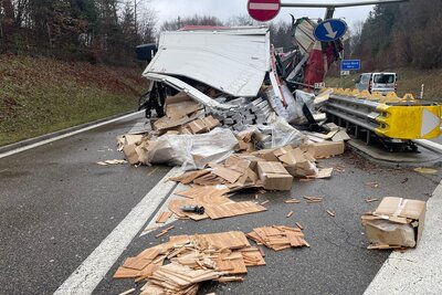 Lastwagen hat Pakete verloren