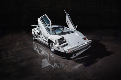 Der Lamborghini mit demolierter Stossstange.