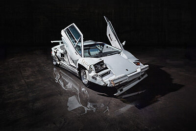 Der Lamborghini mit demolierter Stossstange.