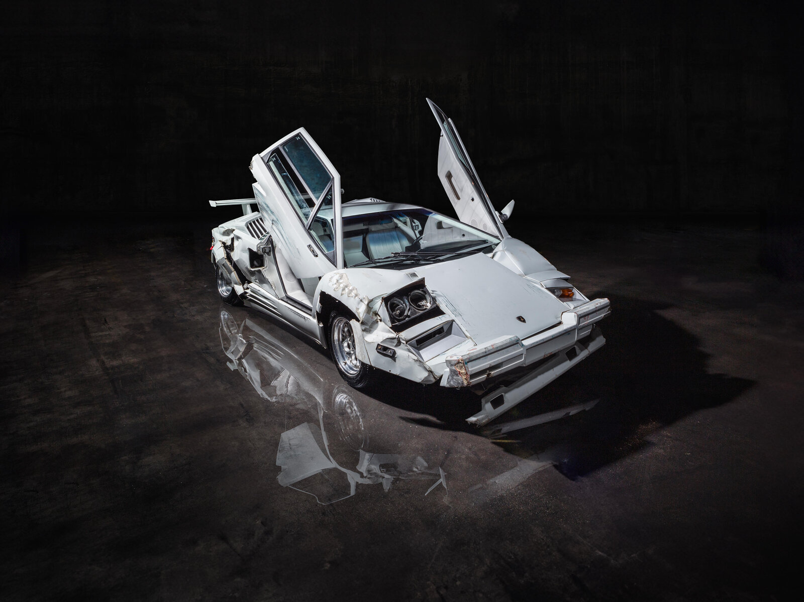 Der Lamborghini mit demolierter Stossstange.