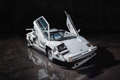 Der Lamborghini mit demolierter Stossstange.