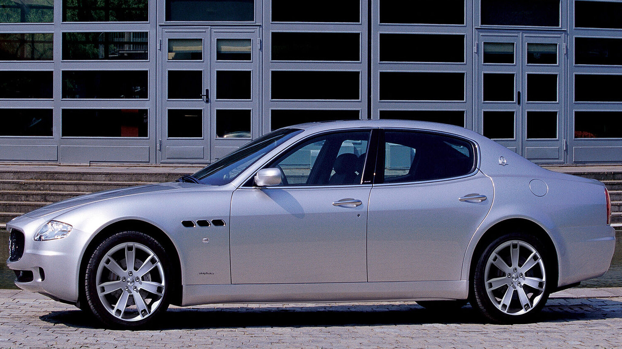 Maserati Quattroporte von der Seite