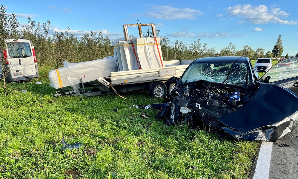Unfallfahrzeuge nach dem Unfall in Schocherswil