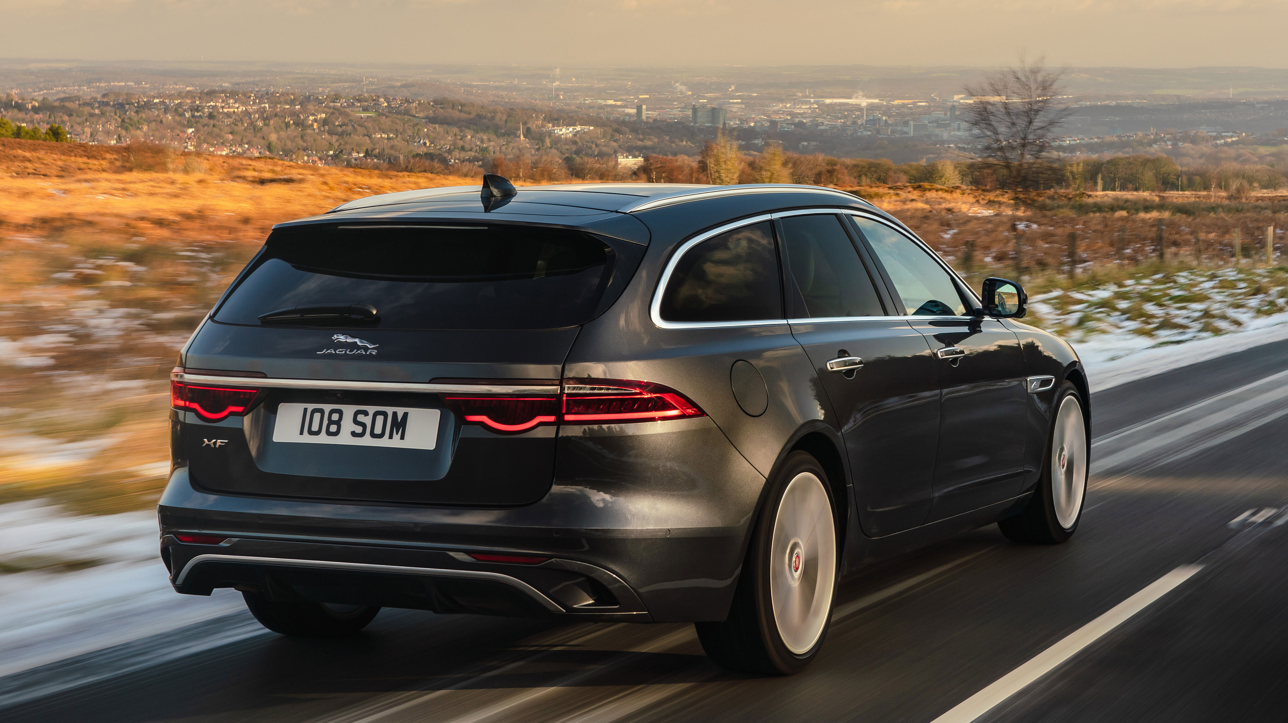 Jaguar XF von hinten