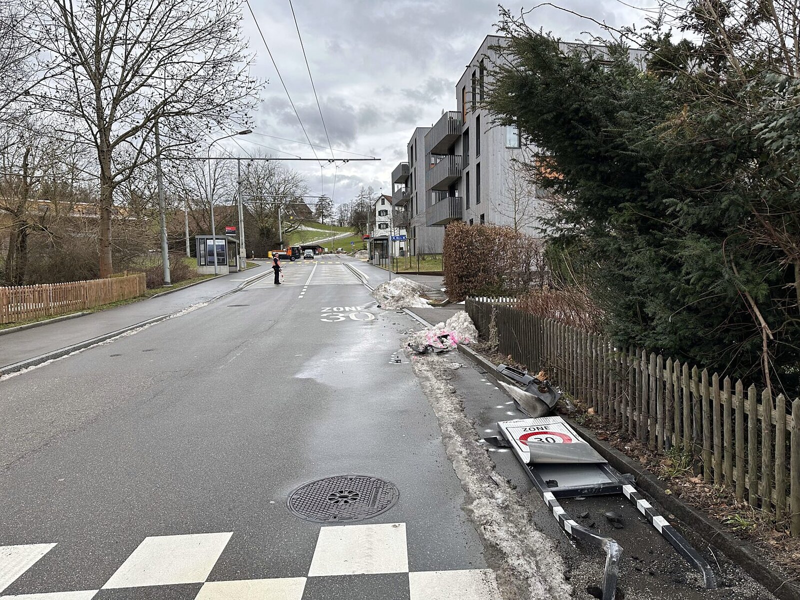 Umgefahrenes Schild