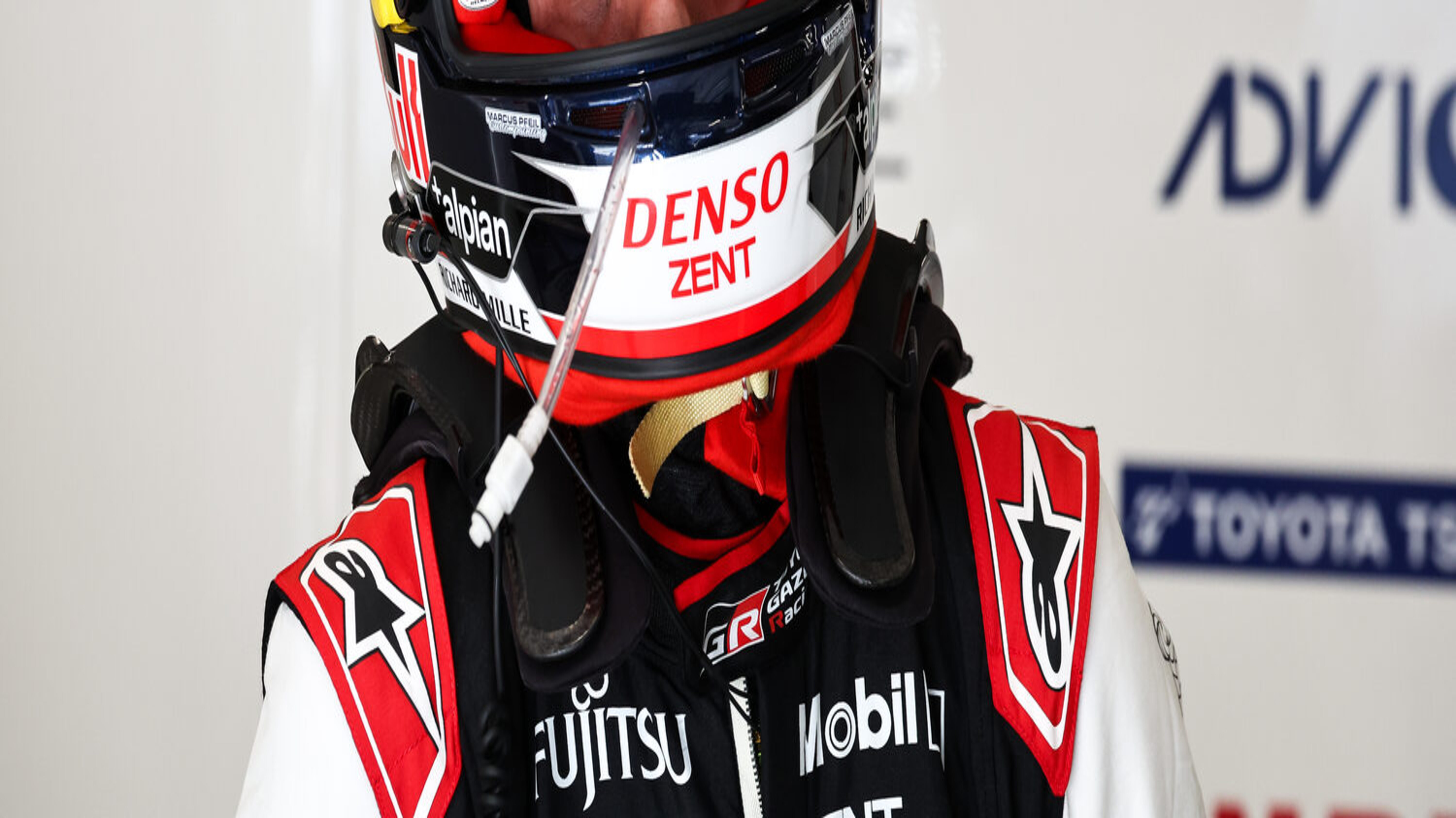 Sébastien Buemi mit Helm auf
