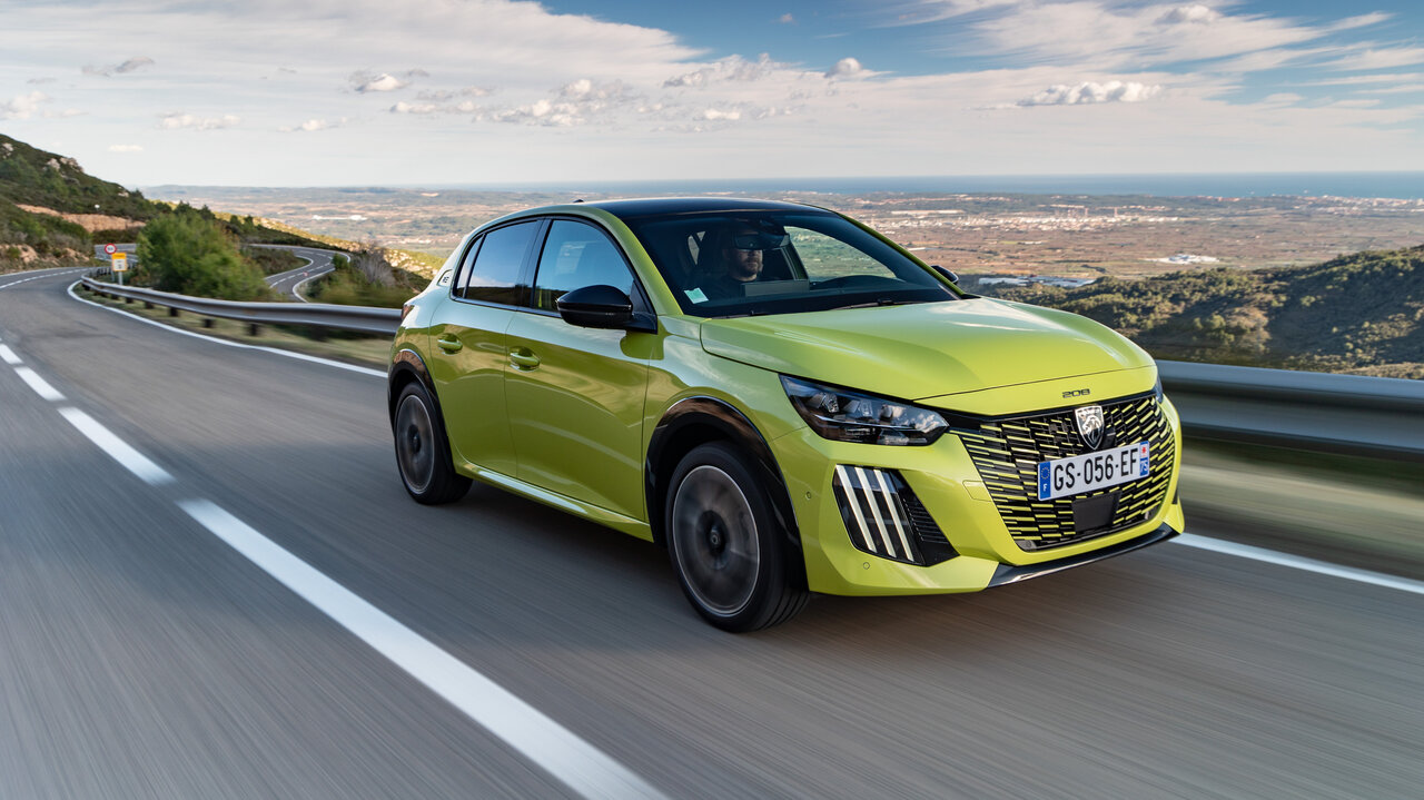Peugeot 208 fahrend