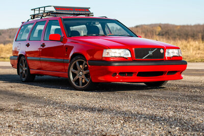 Roter Volvo 850