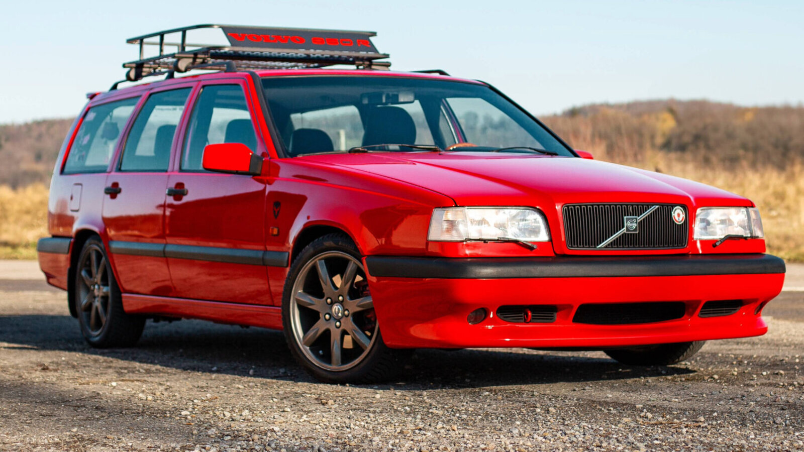 Roter Volvo 850