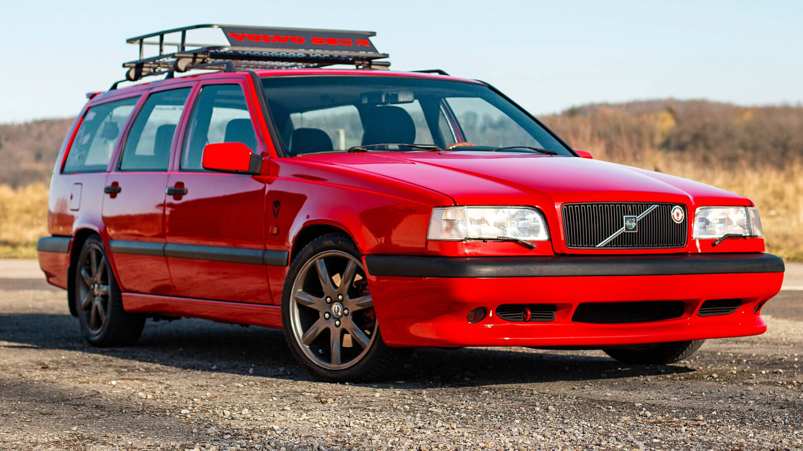 Roter Volvo 850