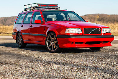 Roter Volvo 850