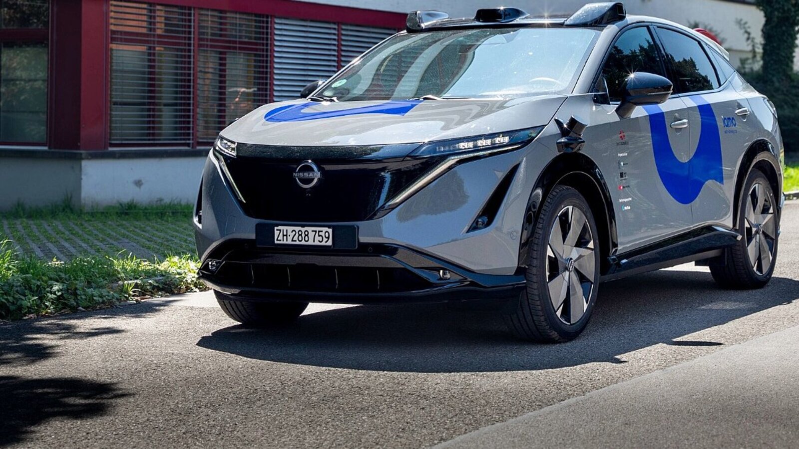 Pilotprojekt iamo - Start der Kartierung mit zwei Personenwagen des Modells Nissan Aryia elektro