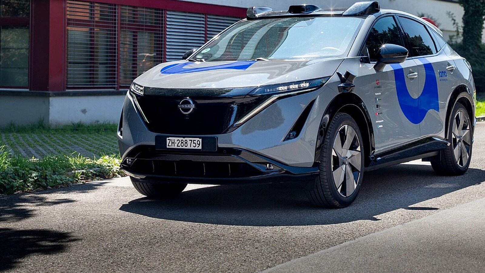 Pilotprojekt iamo - Start der Kartierung mit zwei Personenwagen des Modells Nissan Aryia elektro