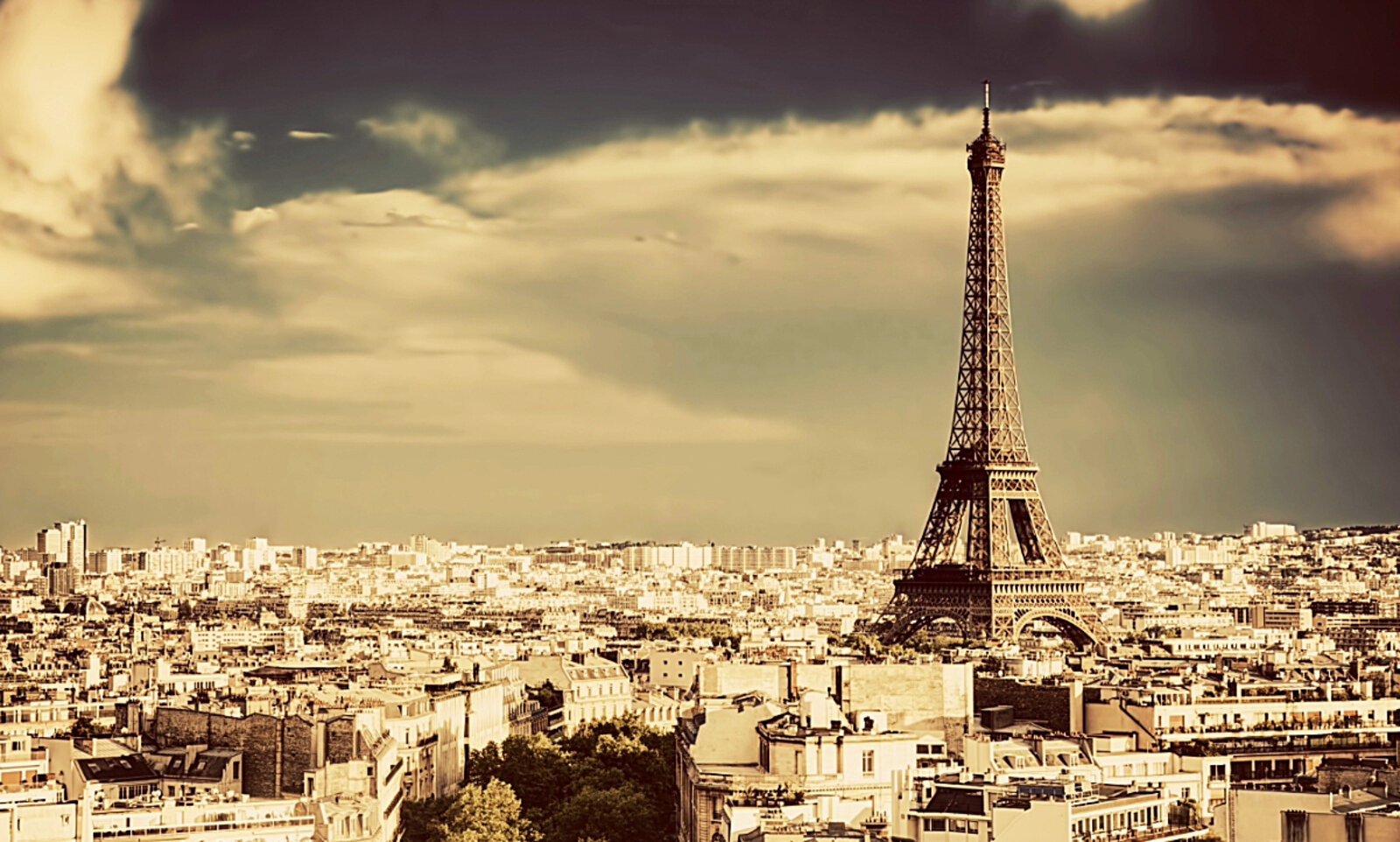 Platz 4. Frankreich erzielt einen Indexwert von 5,4. So sind gemäss Studie die Ausgaben für Versicherung, Benzin und Steuern überschaubar. Ein Auto kostet in Frankreich im Schnitt 28'760 Franken. Bild: bedneyimages, Freepik