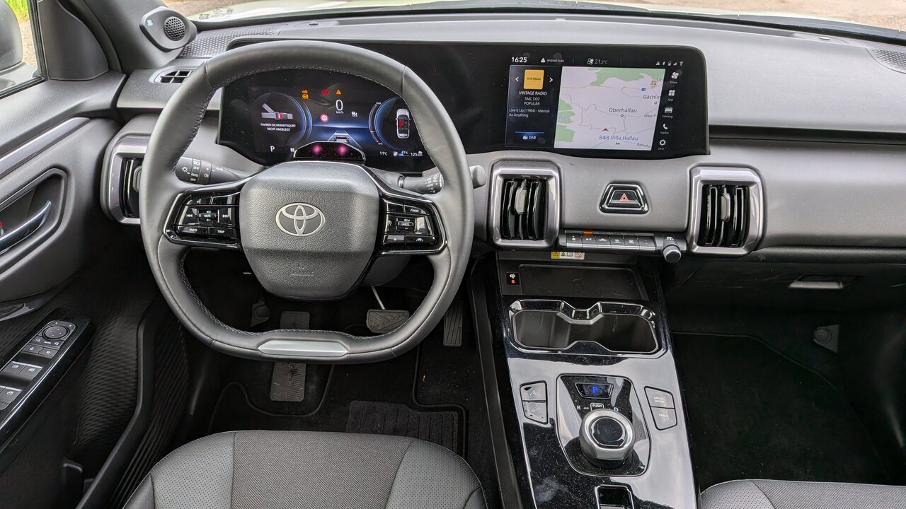 Cockpit des Toyota Urban Cruiser