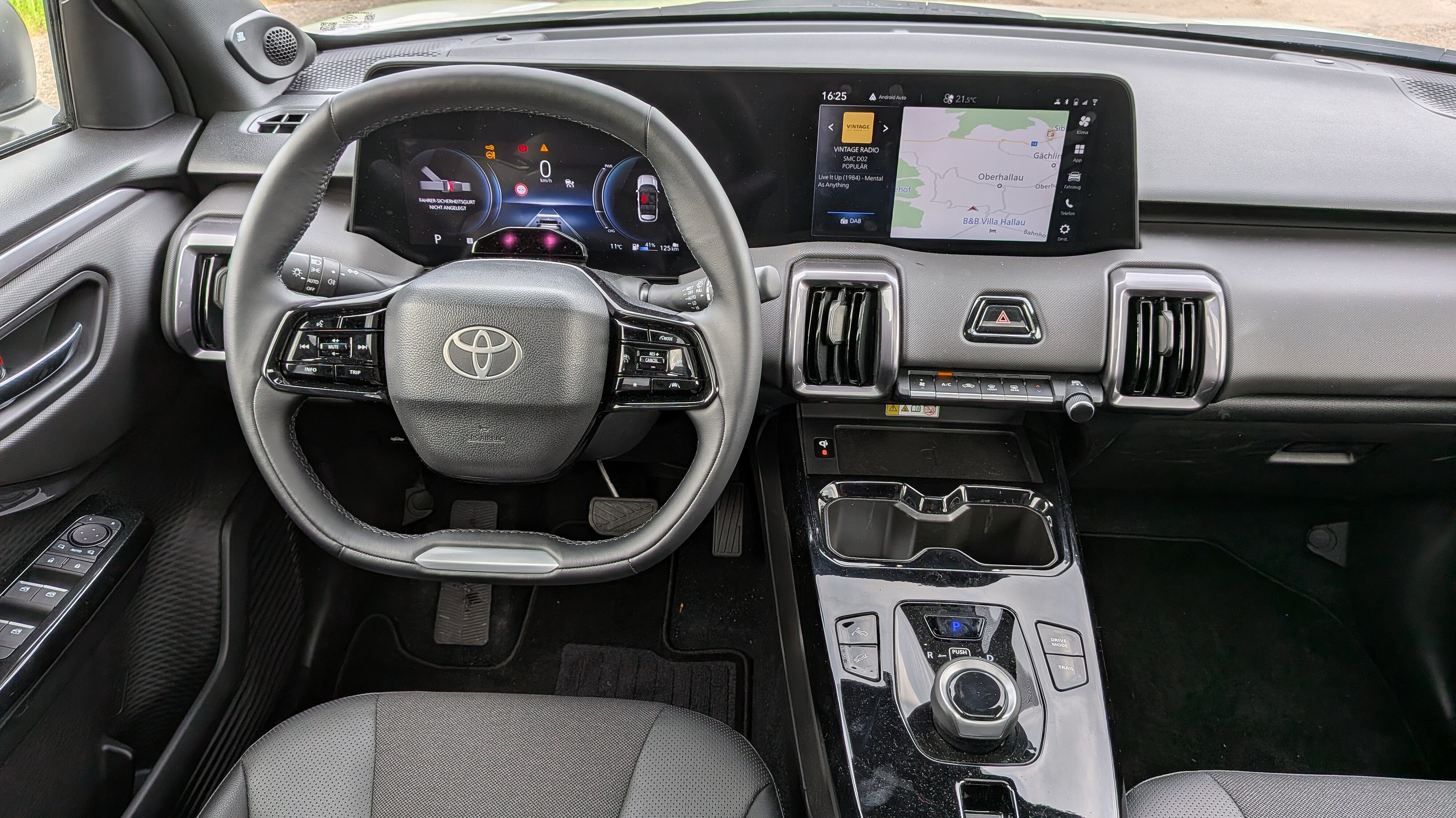 Cockpit des Toyota Urban Cruiser