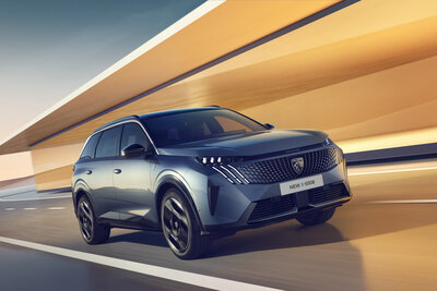 Neuer Peugeot E-5008 von vorne