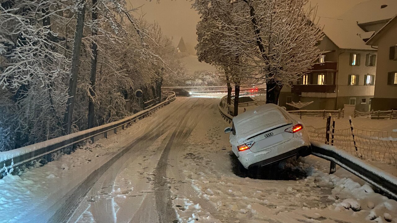 Verkehrsunfall auf Schnee