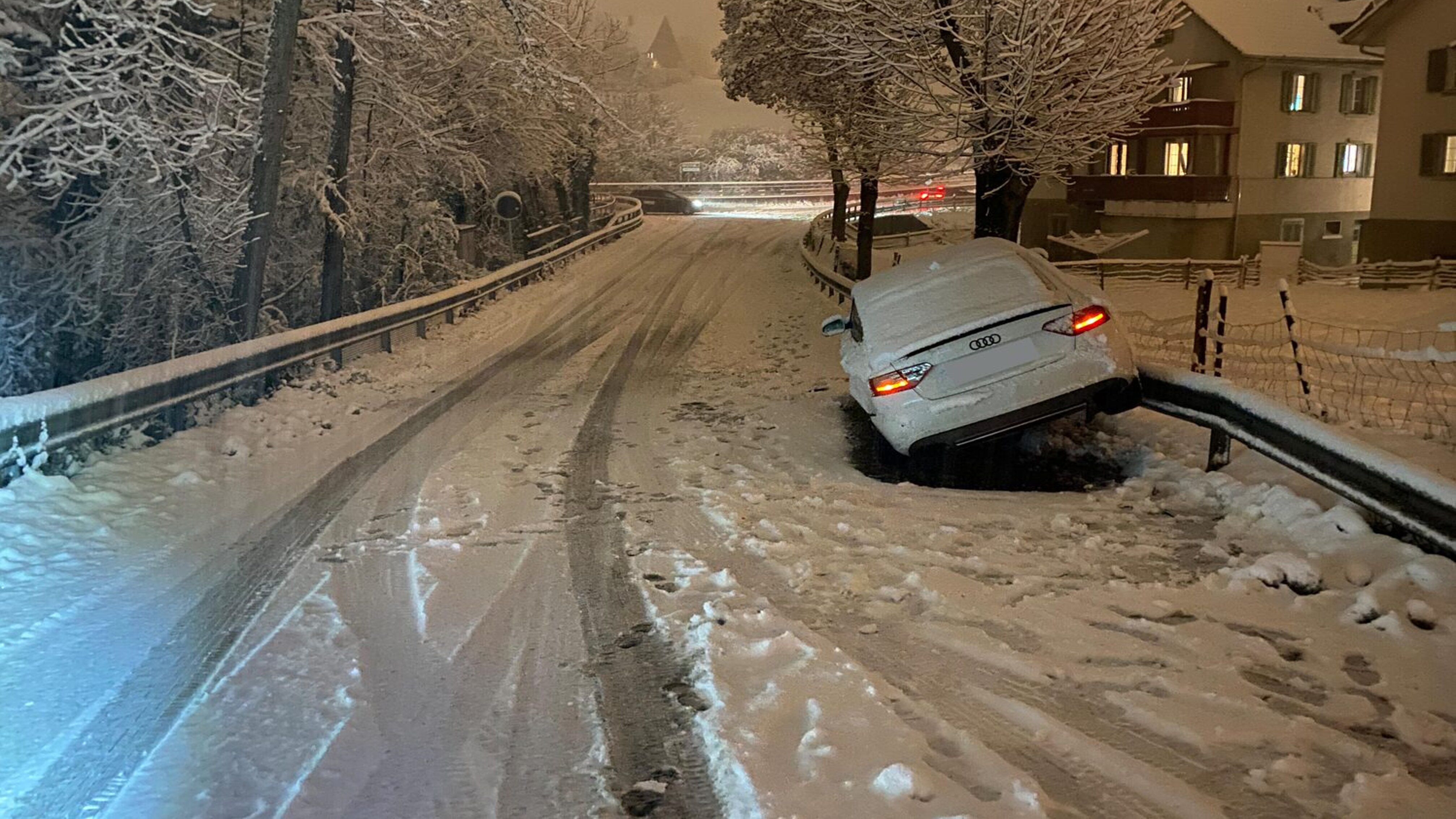 Verkehrsunfall auf Schnee