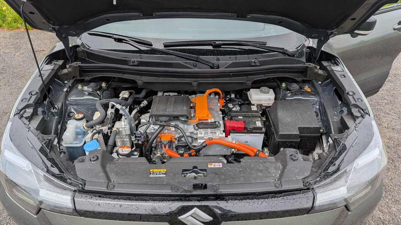 Motorraum des Suzuki e Vitara
