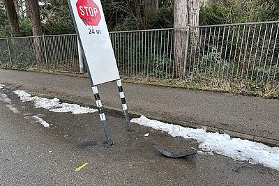 Verbogenes Stoppschild