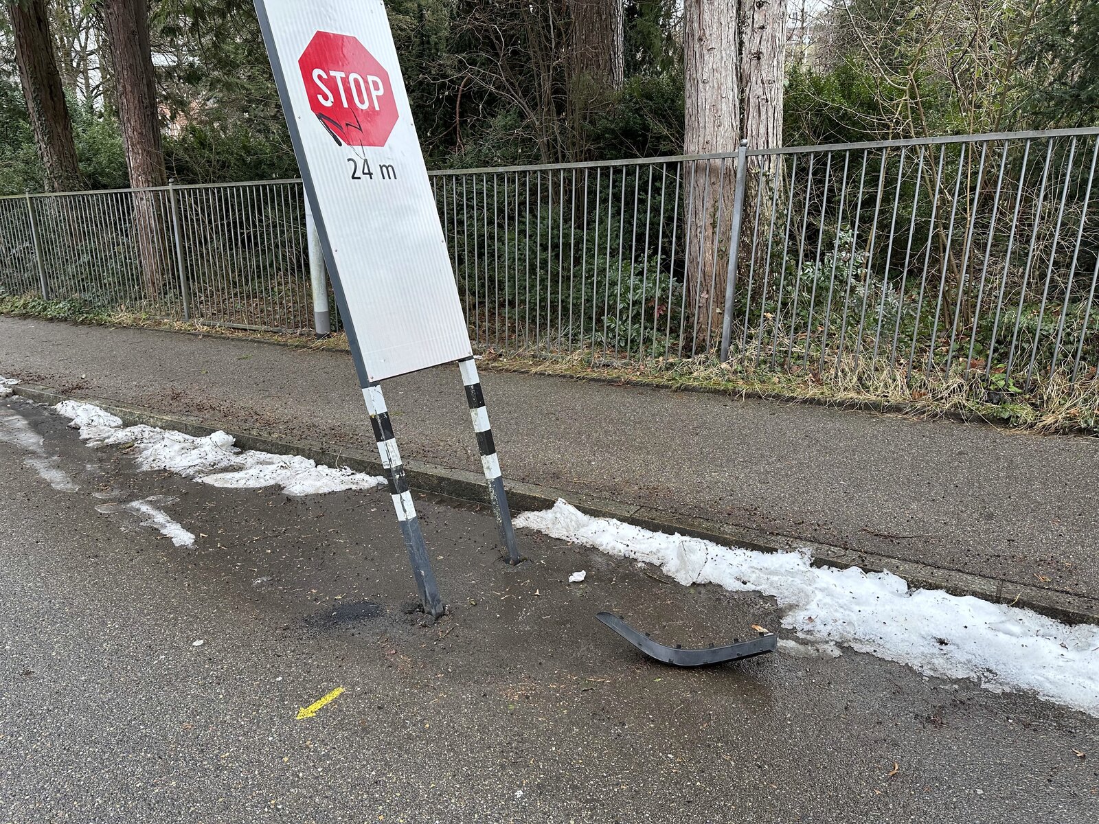Verbogenes Stoppschild