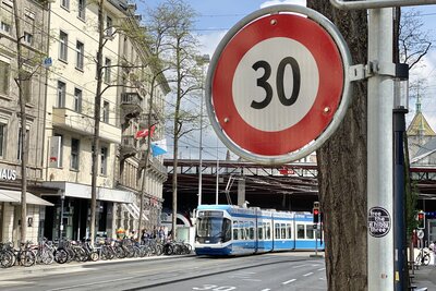 Tempo 30 darf in den öffentlichen Verkehr in Zürich und Winterthur nicht weiter ausbremsen. Bild: STREETLIFE, Linus Barta