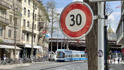 Tempo 30 darf in den öffentlichen Verkehr in Zürich und Winterthur nicht weiter ausbremsen. Bild: STREETLIFE, Linus Barta