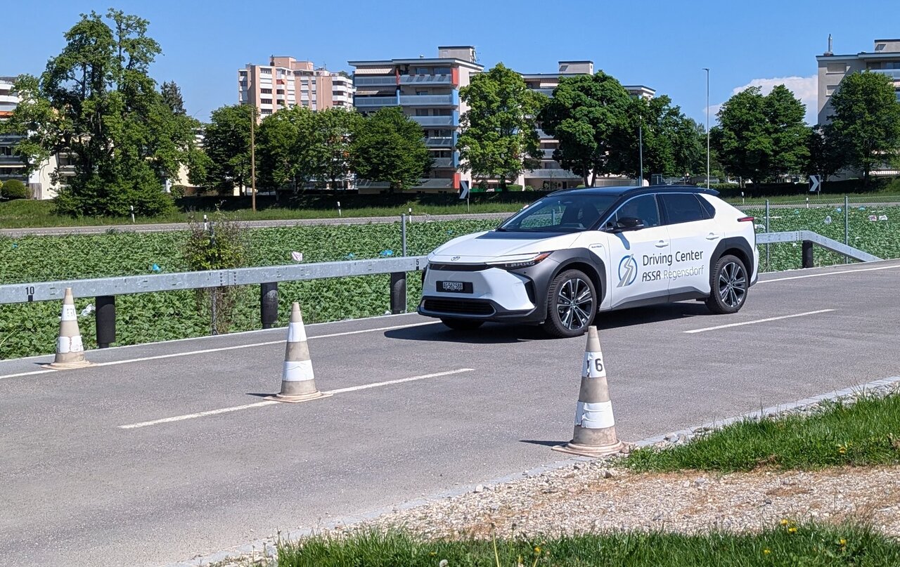Toyota bZ4X in Fahrt