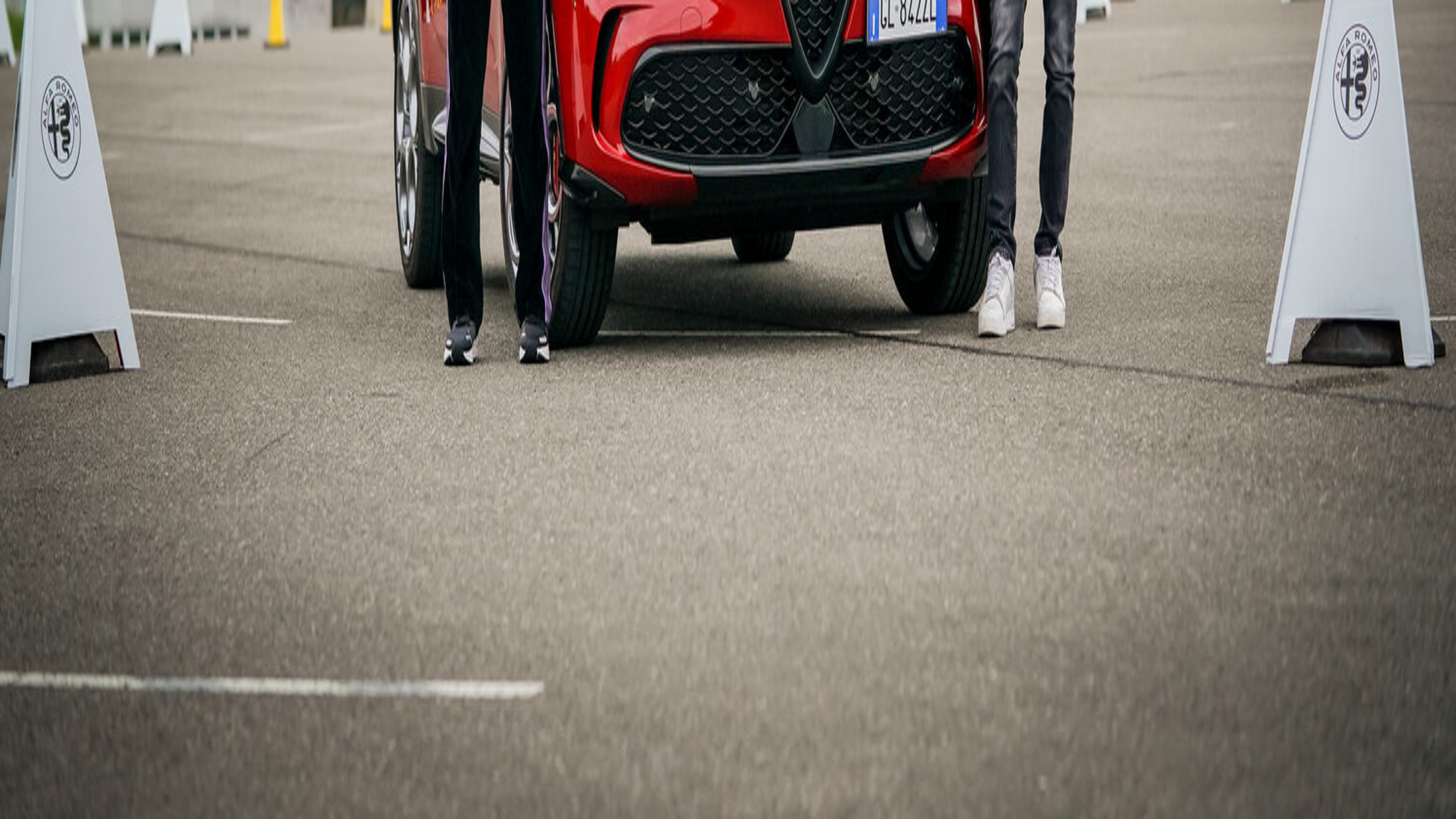 Die Alfa-Fahrer Valtteri Bottas und Zhou Guanyu