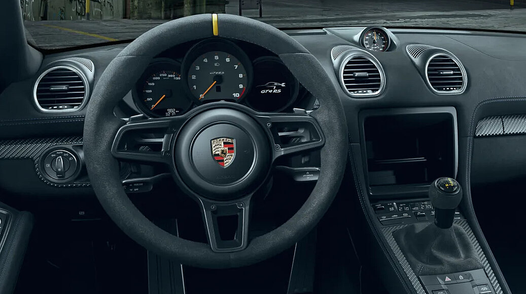 Cockpit des Porsche 718 Cayman GT4 RS