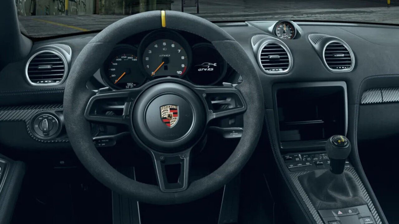 Cockpit des Porsche 718 Cayman GT4 RS