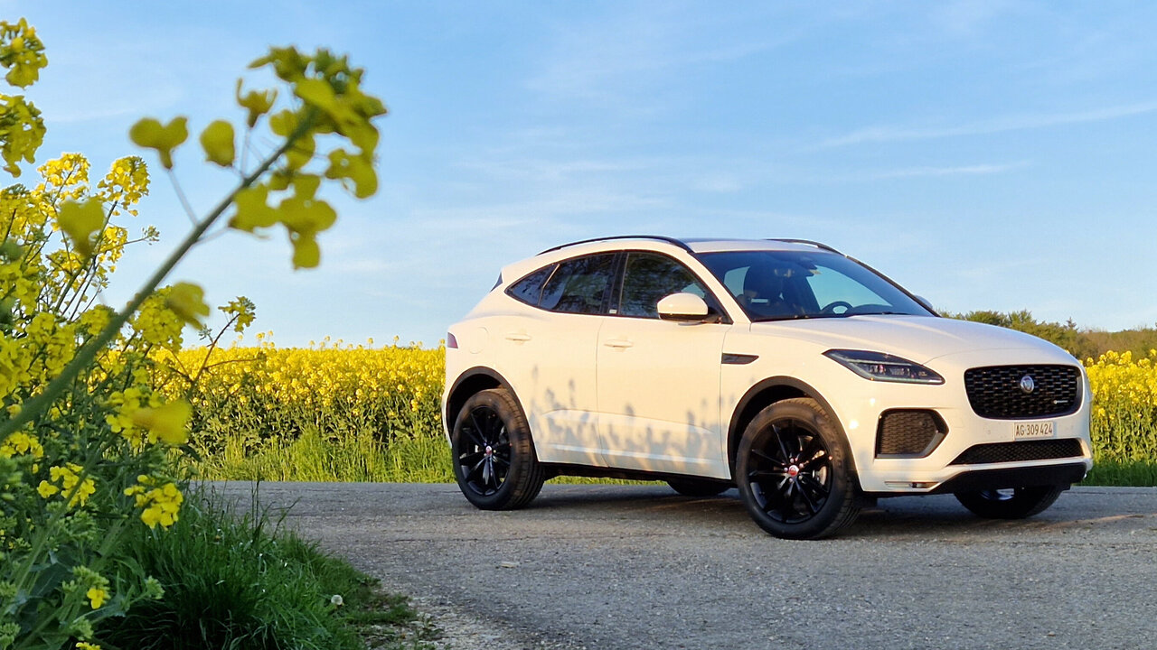 Jaguar E-Pace PHEV Front- / Seitansicht