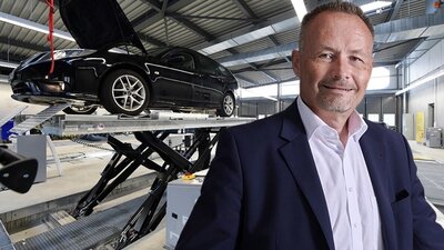 Lorenzo Cascioni, Vizedirektor des Bundesamtes für Strassen ASTRA erklärt STREETLIFE, dass die Delegation der MFK an Garagen möglich ist. Bild: ASTRA, TCS