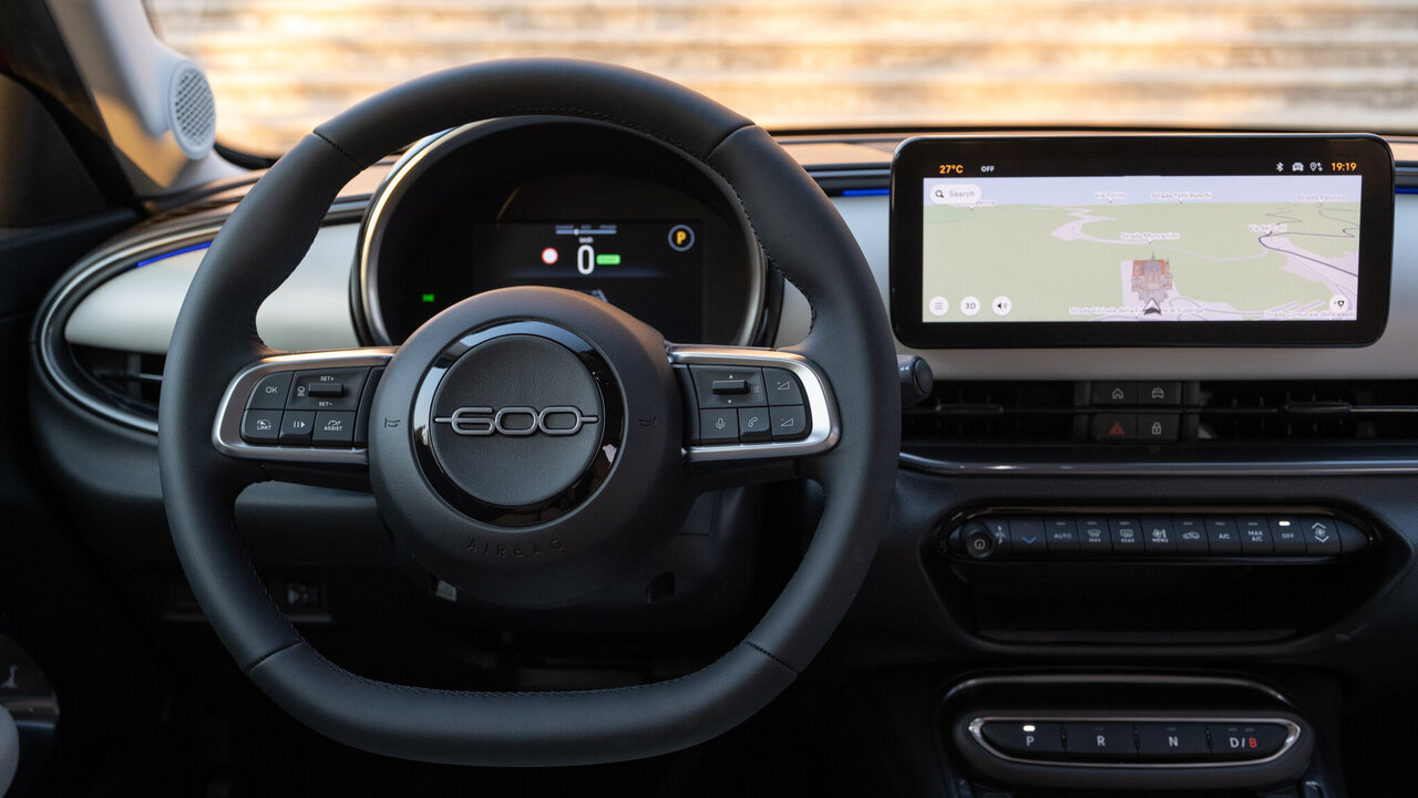 Cockpit des Fiat 500e