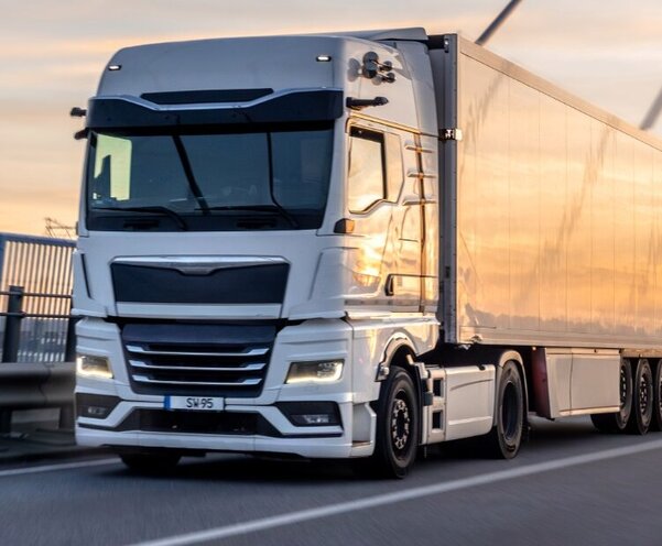 Reifenhersteller Michelin ruft Pneus für Lastwagen zurück. Bild: Freepik