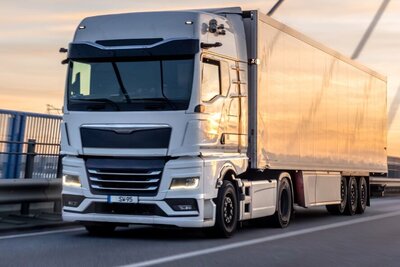 Reifenhersteller Michelin ruft Pneus für Lastwagen zurück. Bild: Freepik
