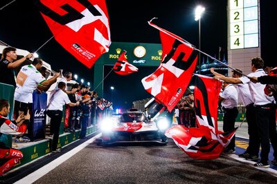 Toyota fährt nach Sieg beim 8-Stunden-Rennen von Bahrain in die Boxengasse