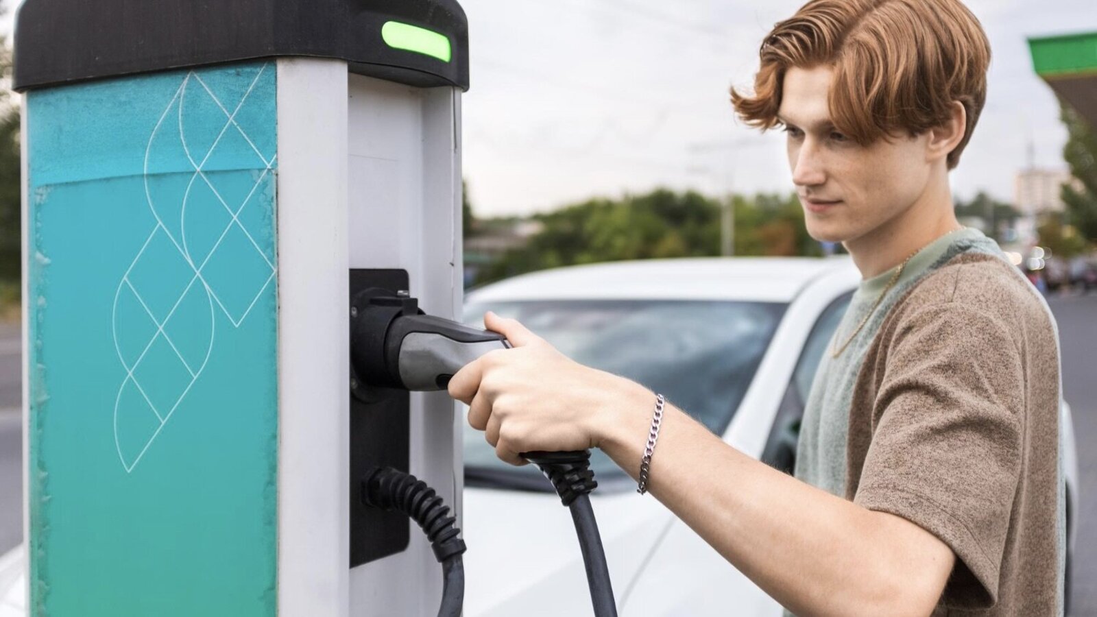 Deutlich mehr als ein Drittel aller Schweizer Autokäufer entscheiden sich für ein Steckerauto. Bild: Freepik