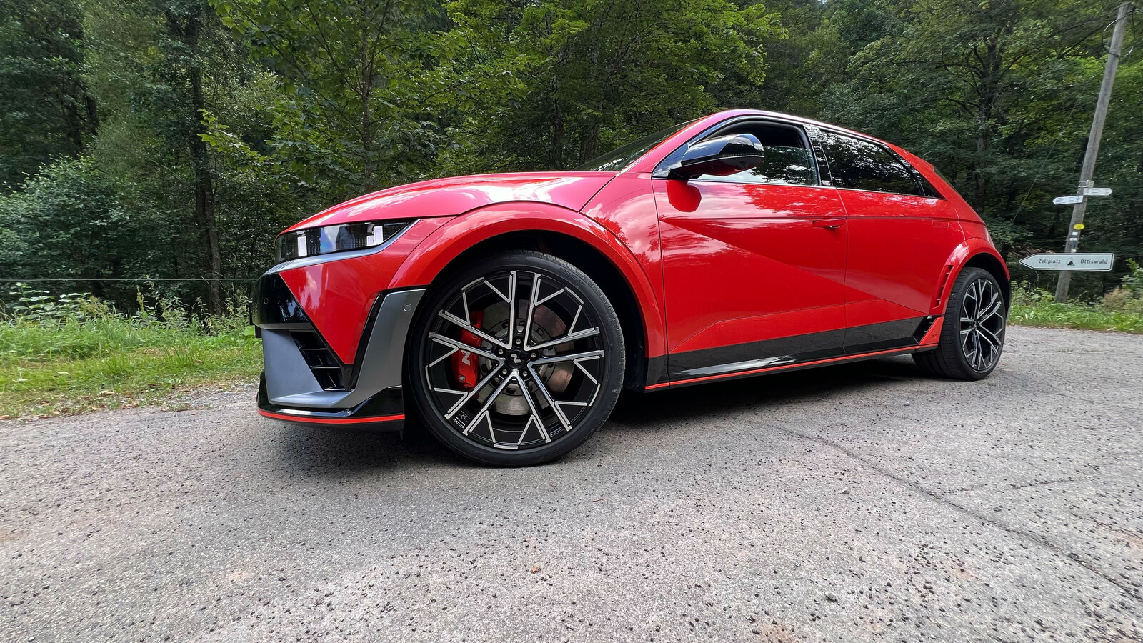 Hyundai Ioniq 5 N von der Seite