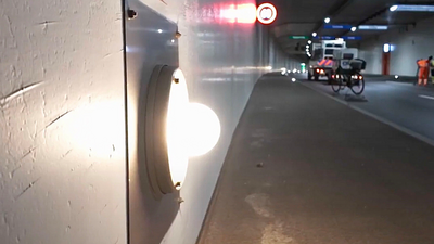 Unter anderem mit der Beleuchtung wird auf Gefahren im Tunnel aufmerksam gemacht. Bild: Video ASTRA