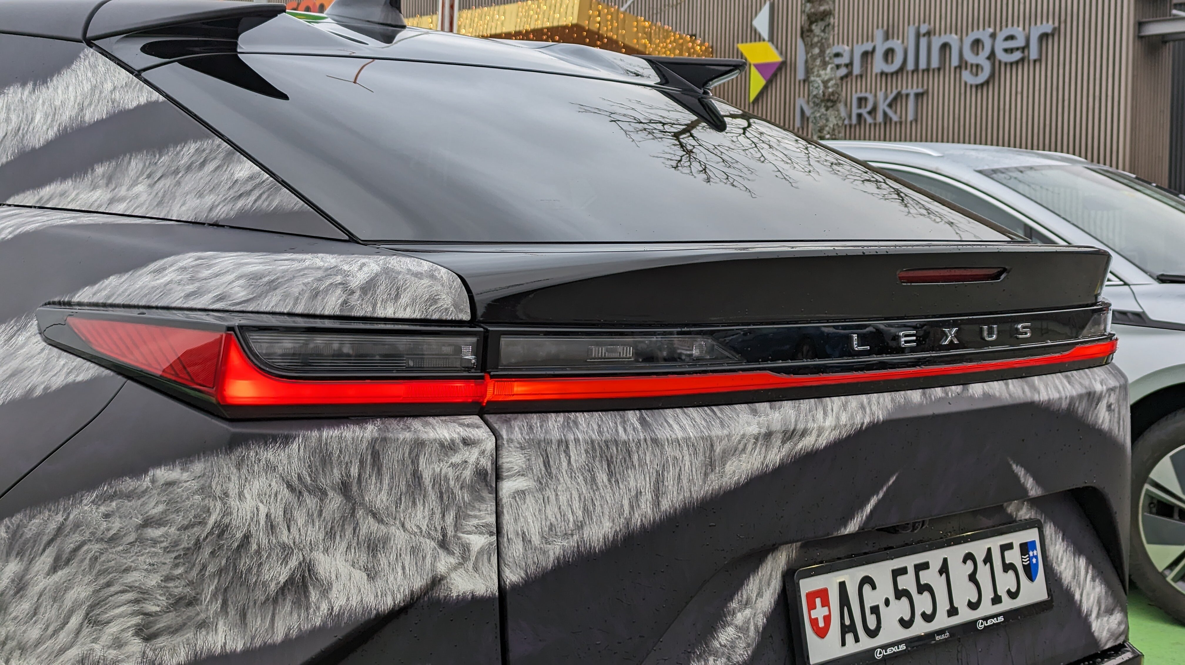 Heckleuchten des Lexus RZ