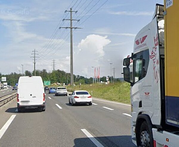 Die A1 ist aktuell auf der Höhe der Ausfahrt Aarau Ost gesperrt. Bild: Google Maps